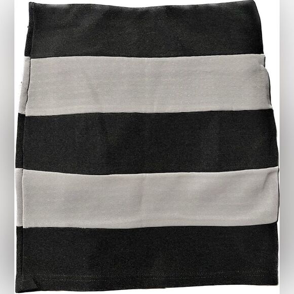 3 FOR $15 🙌🏼 Poof Couture Small black and gray decals mini bandage skirt elastic - Picture 2 of 2